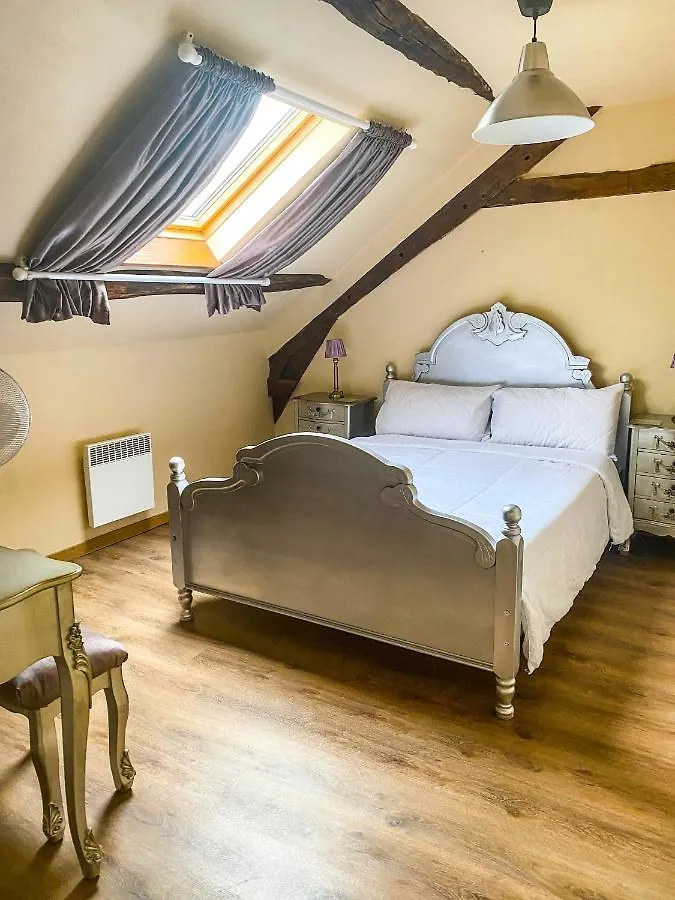 Chateau De Chambres Mont St Michel Saint-James Bed & Breakfast